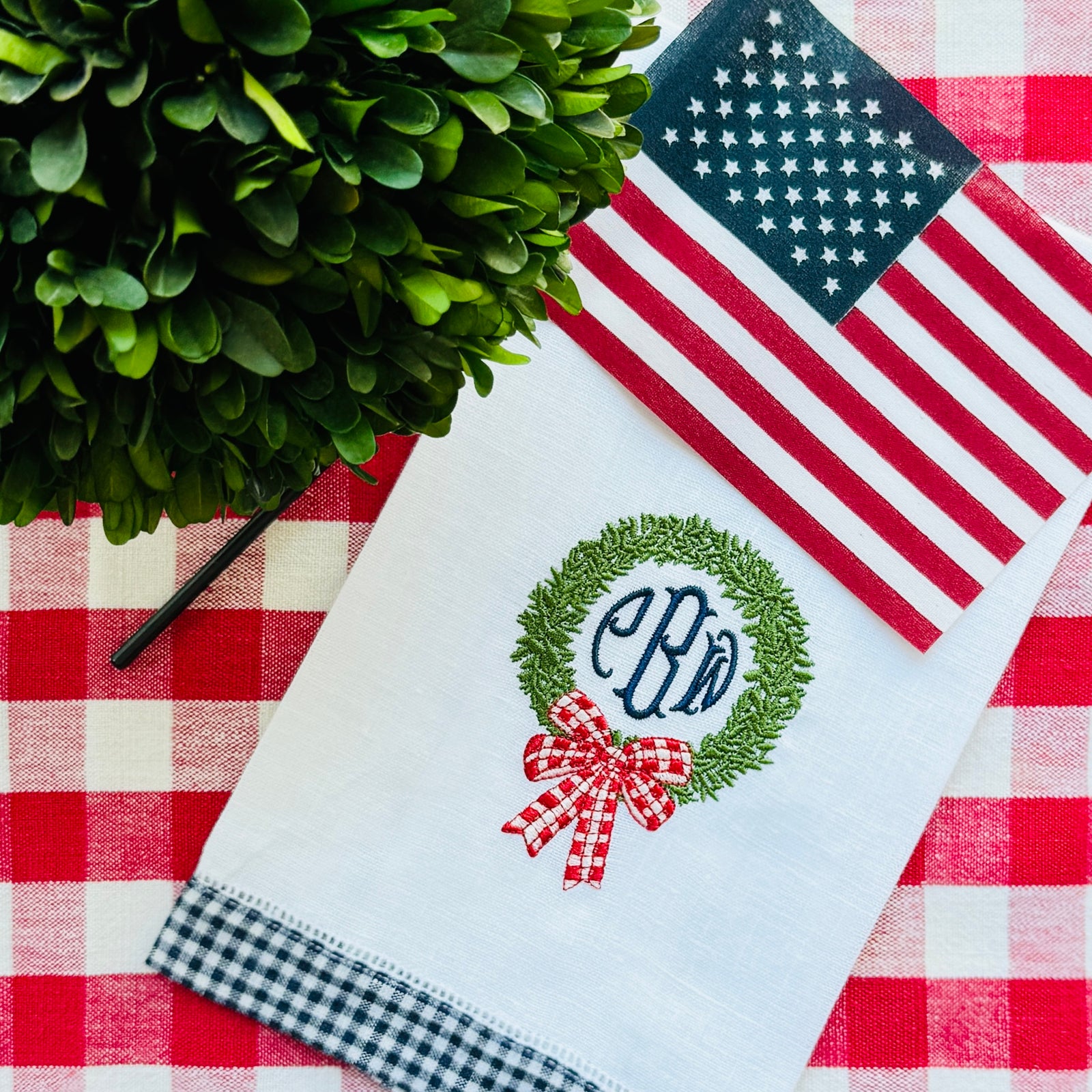 Boxwood and Gingham Wreath Embroidery Design