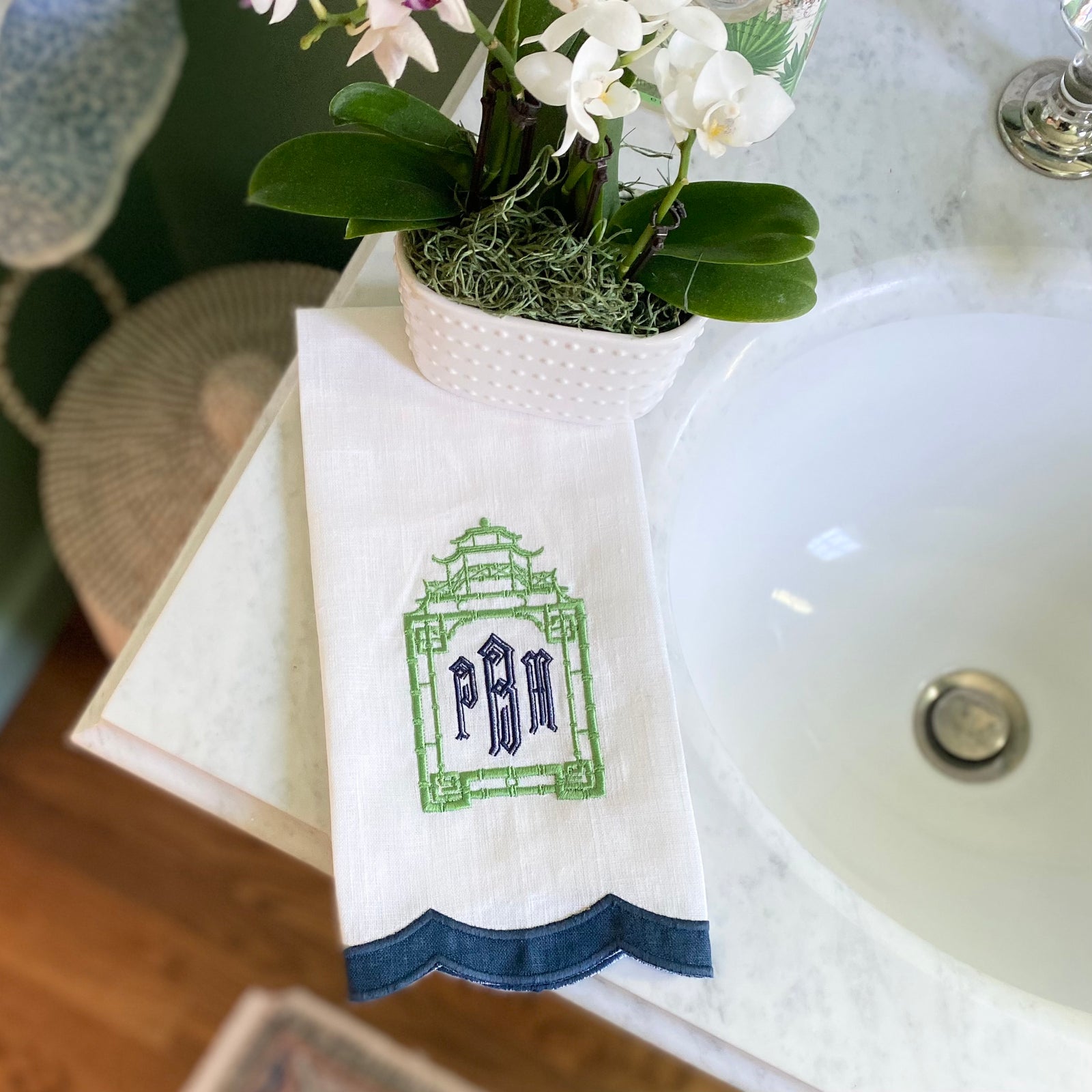 Pagoda Mirror Frame Embroidery Design